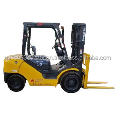 Horas de trabajo bajas Camión elevador Komatsu de 3 toneladas con válvula hidráulica original en Japón