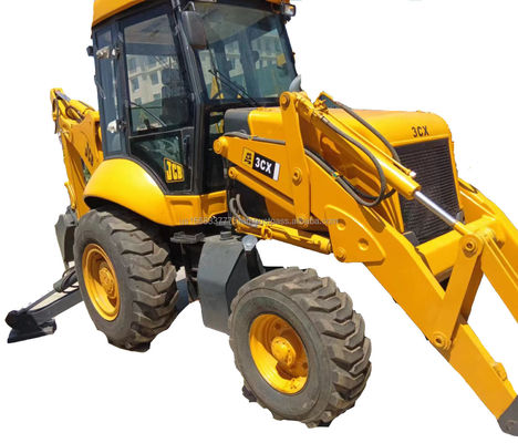 Cargador JCB 3CX usado en buenas condiciones con carga nominal de 6 toneladas y año 2016