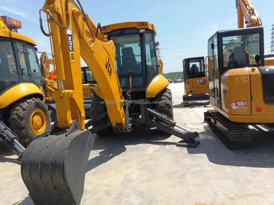 Cargador JCB 3CX usado en buenas condiciones con carga nominal de 6 toneladas y año 2016