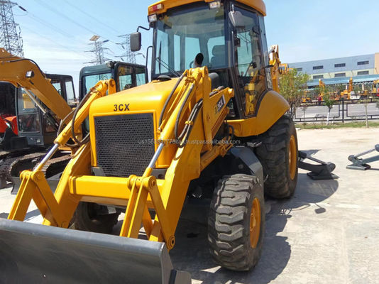 Cargador JCB 3CX usado en buenas condiciones con carga nominal de 6 toneladas y año 2016