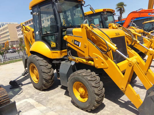 Cargador JCB 3CX usado en buenas condiciones con carga nominal de 6 toneladas y año 2016