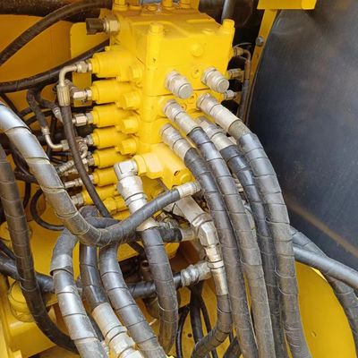 Gran excavadora Komatsu PC130 de 13 toneladas de segunda mano con cilindro hidráulico original