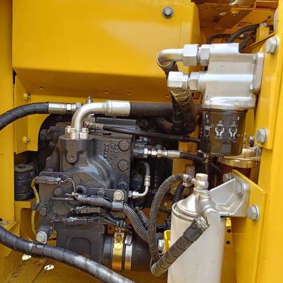 Excavadora Komatsu PC130 con válvula hidráulica original y 90% de estado en Japón
