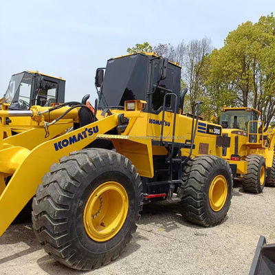Komatsu WA 380 cargador usado en tiendas de materiales de construcción con un excelente rendimiento