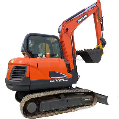 Excavadora DOOSAN DX60 2016 año 40kw de potencia Excelente eficiencia y buen rendimiento