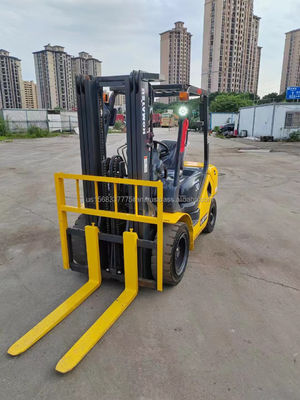 Elevadora de horquilla Komatsu pequeña de 3 toneladas con motor Hangcha y bomba hidráulica original