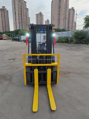 Elevadora de horquilla Komatsu pequeña de 3 toneladas con motor Hangcha y bomba hidráulica original