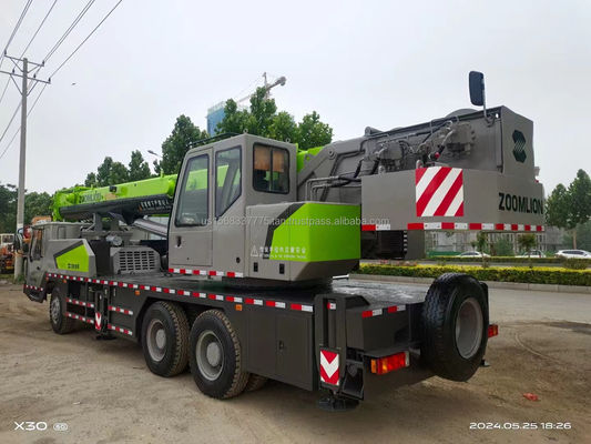 Excelente rendimiento Usado Zoomlion grúa de 30 toneladas y listo para 0-2000 horas de trabajo