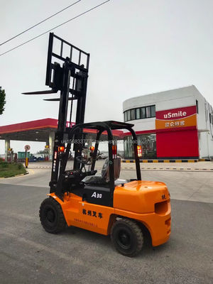 Potente Hangzhou A30 motor diesel elevadora elevadora de horquilla Excelente rendimiento y para la máquina usada