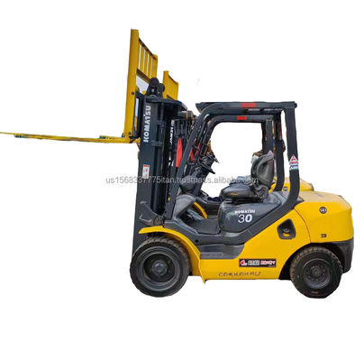 Camión elevador diésel Komatsu 30 usado con excelente rendimiento y bajo peso