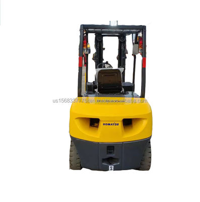 Camión elevador usado Komatsu 30 con longitud de horquilla de 1000 mm y altura de elevación de 4,5 m min.