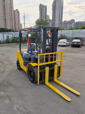 Tiendas de materiales de construcción 3 toneladas Komatsu 30 montacargas con excelente rendimiento original