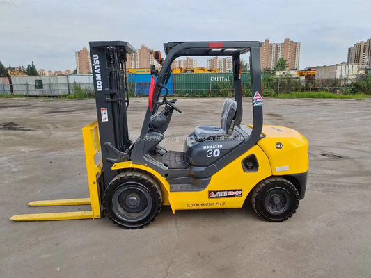 Tiendas de materiales de construcción 3 toneladas Komatsu 30 montacargas con excelente rendimiento original
