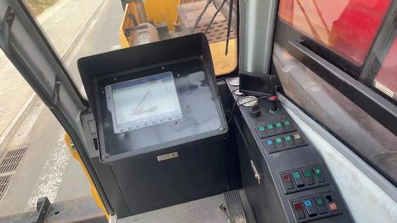 Una grúa SANY de 55 toneladas con un rendimiento excelente y un cilindro hidráulico duradero