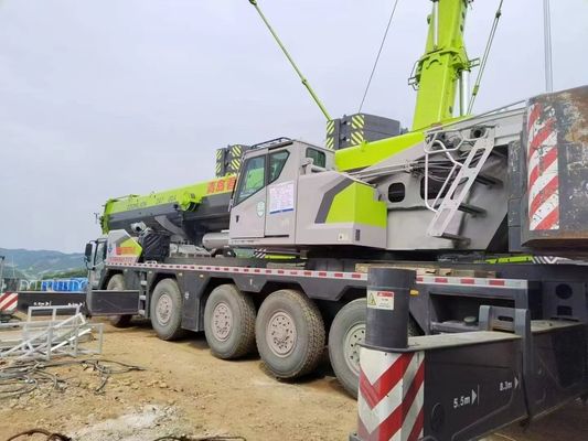 Una grúa Zoomlion de 200 toneladas usada con carga de carga de 4,5 max.