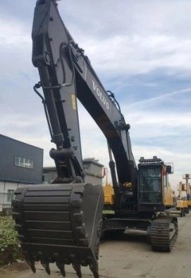 Excavadora Volvo 480 Usada asequible con cilindro hidráulico original y 225 kW de potencia