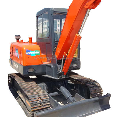 Excavadora DOOSAN DH55 de segunda mano con buena eficiencia y cilindro hidráulico original