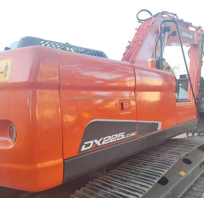 Excavadora DOOSAN DH225 con bajas horas de trabajo y buen rendimiento