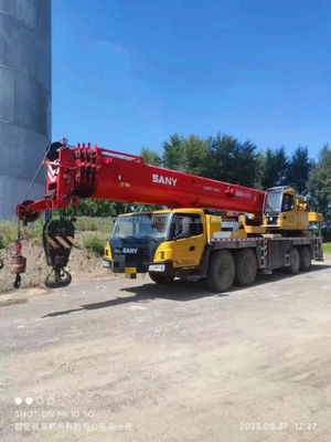 Una grúa SANY de 80 toneladas usada con carga de carga máxima de 4,5 toneladas y excelente rendimiento.