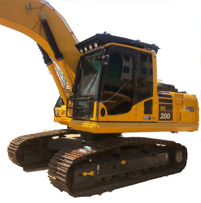 Japón usó una excavadora Komatsu PC200 con excelente motor de 195 kW