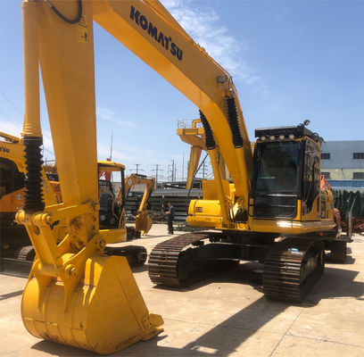 Japón usó una excavadora Komatsu PC200 con excelente motor de 195 kW