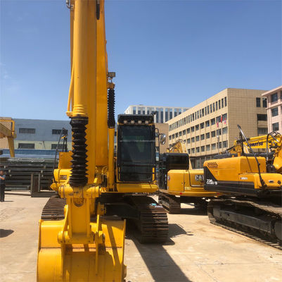 Japón usó una excavadora Komatsu PC200 con excelente motor de 195 kW