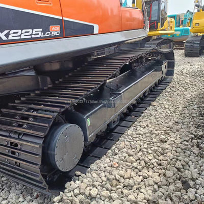 Pintura original de la excavadora Doosan DX225 de 22.5 toneladas utilizada para trabajos de construcción en 2016