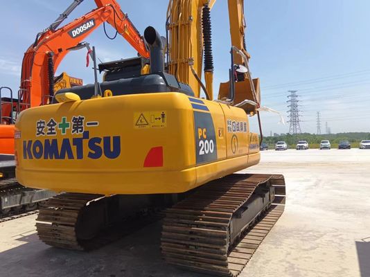 Excavadora usada Komatsu PC220 certificada por la EPA con 119 kw de potencia y 22000 kg de peso