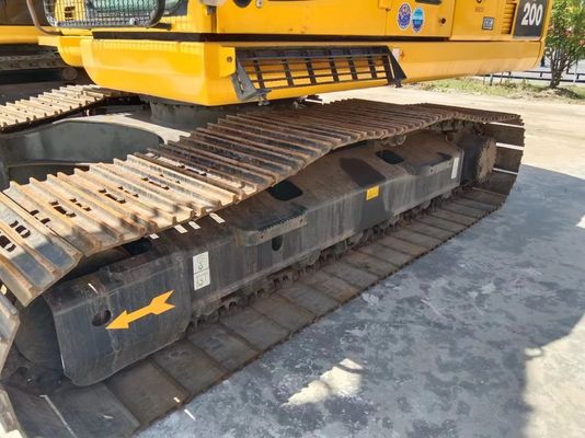 Excavadora usada Komatsu PC220 certificada por la EPA con 119 kw de potencia y 22000 kg de peso