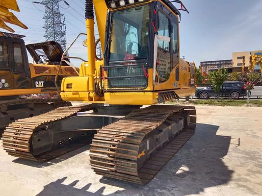 Excavadora usada Komatsu PC220 certificada por la EPA con 119 kw de potencia y 22000 kg de peso