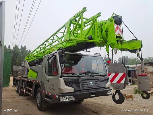 Granas de elevación hidráulica de 30 toneladas con otro cilindro hidráulico y motor Zoomlion