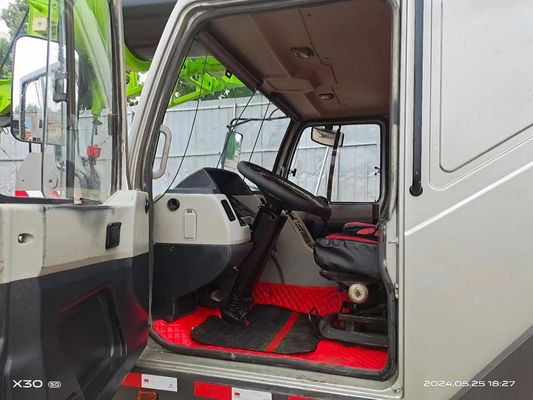 Granas de elevación hidráulica de 30 toneladas con otro cilindro hidráulico y motor Zoomlion