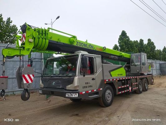 Granas de elevación hidráulica de 30 toneladas con otro cilindro hidráulico y motor Zoomlion