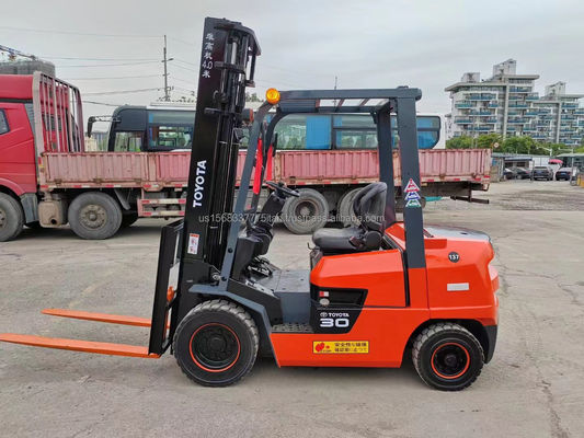 3000 kg Peso TOYOTA 7F30 Elevadora diésel usada 99% Modelo 2012 para una gran eficiencia