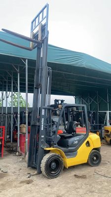 En buen estado 3000 kg peso montacargas eléctricos Komatsu 3 toneladas de motor AC